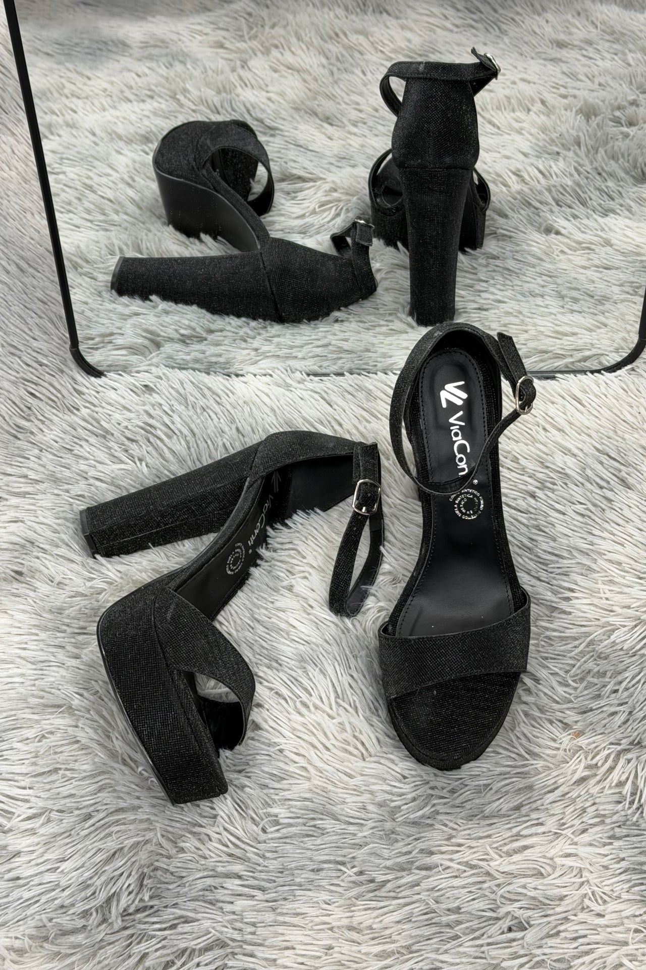 VENUS Sandalia de Tacón charol Andrómeda Negro