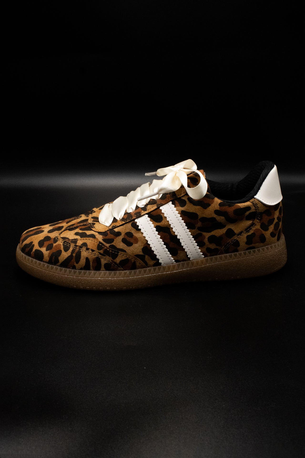 MIKA Tenis con suela de goma leopardo