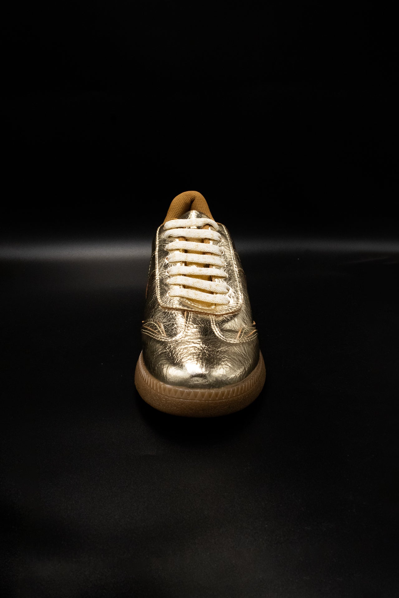 MIKA Tenis con suela de goma oro