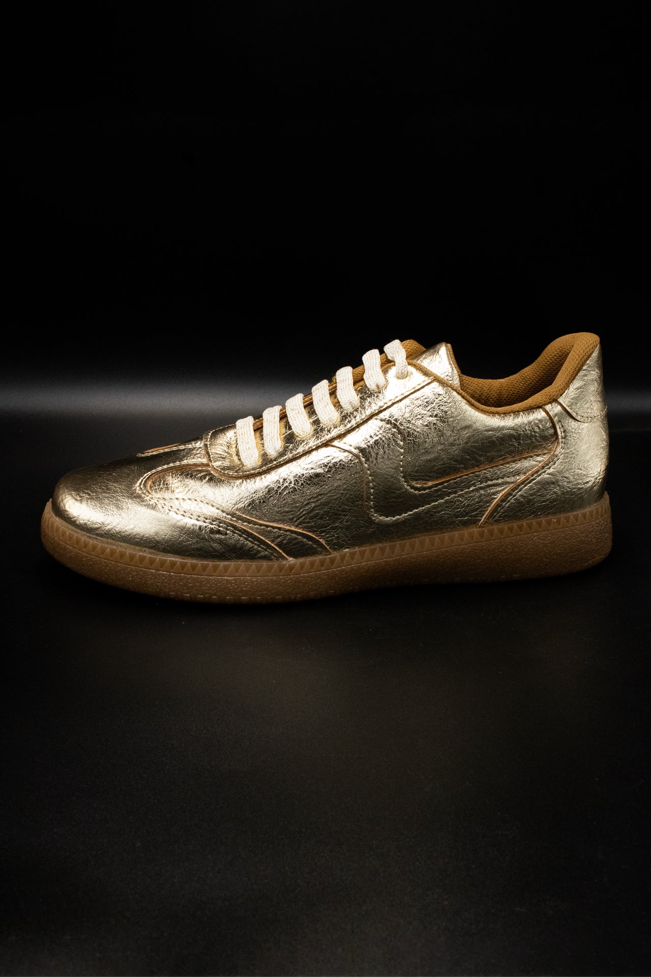 MIKA Tenis con suela de goma oro
