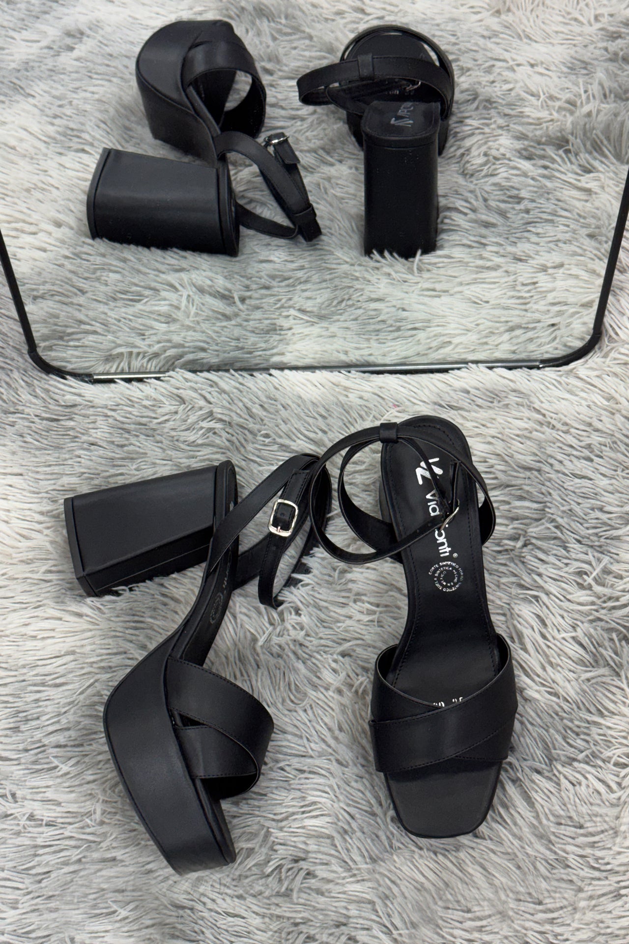 MIA Sandalia de Tacon Negro