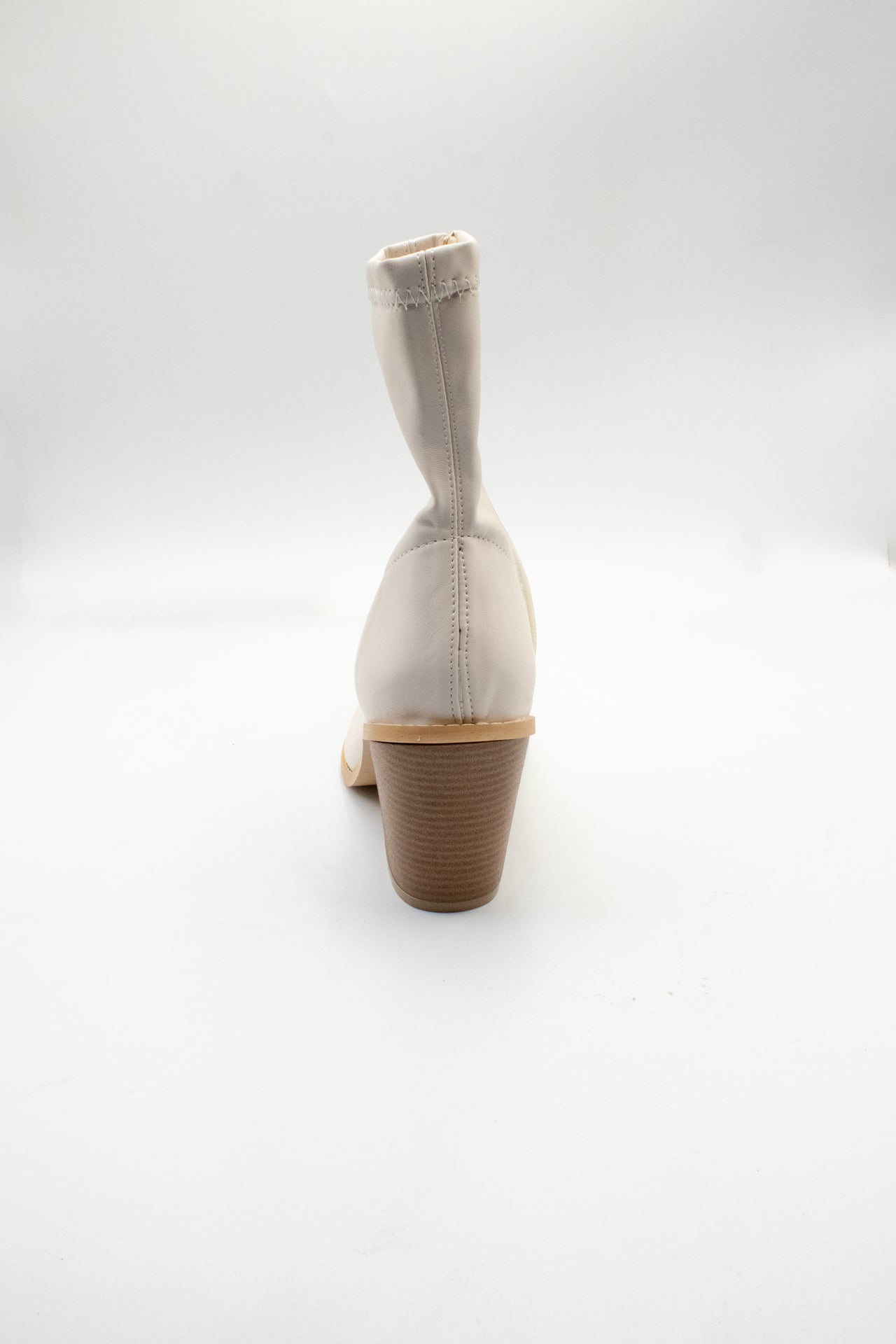 Julieta bota latte con tacón y cierre al lado