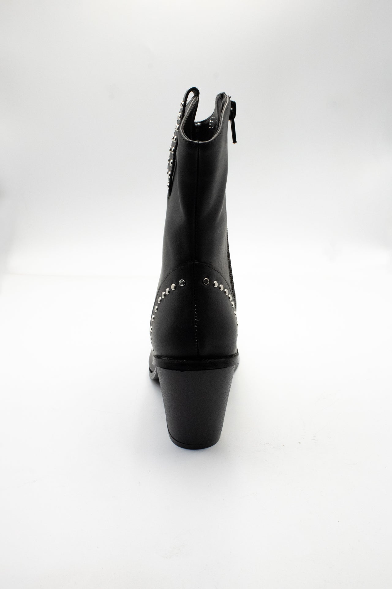 Martha bota negro con tacón y estoperoles