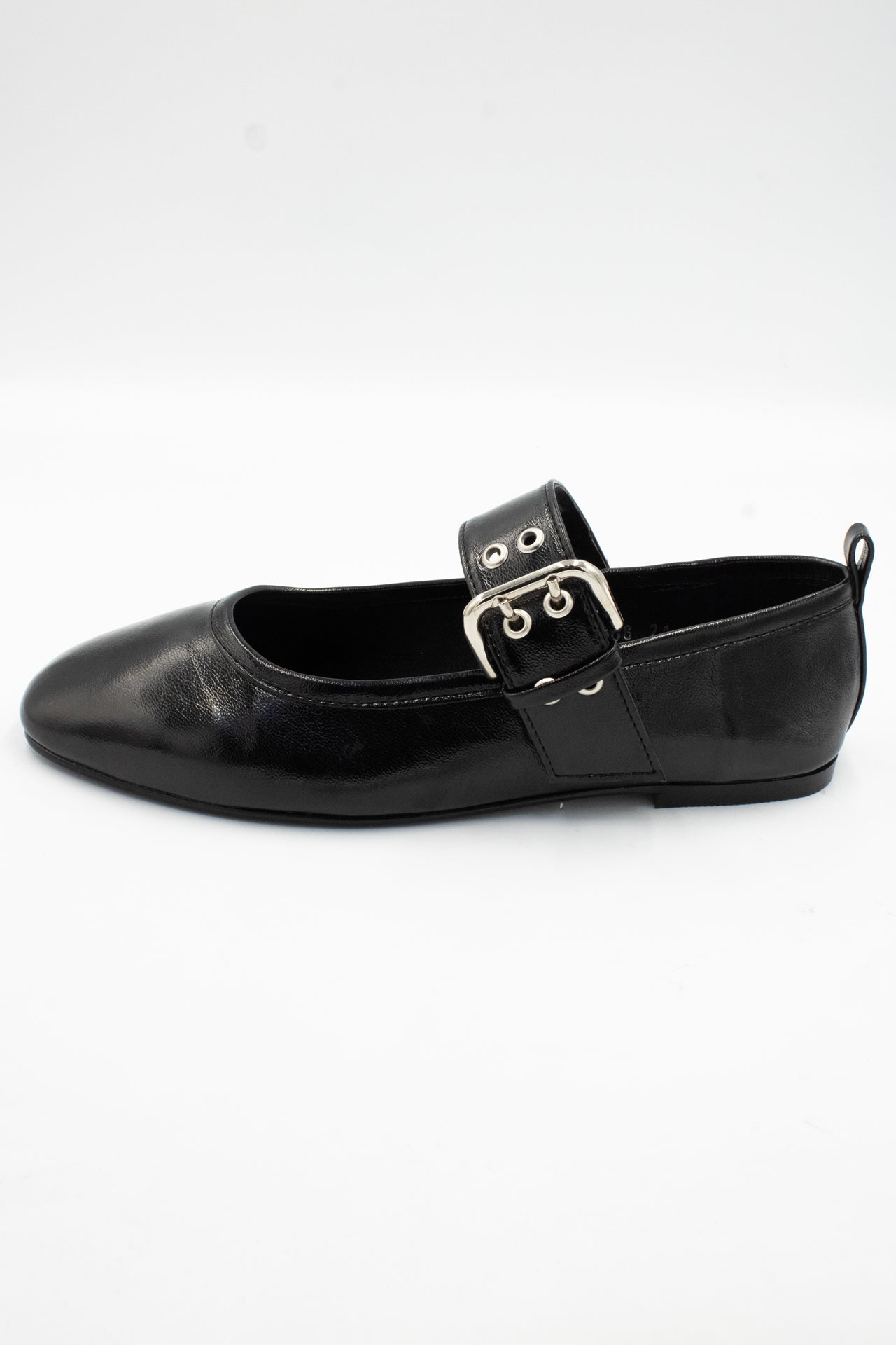 EVELYN Zapatilla de piso negro con herraje