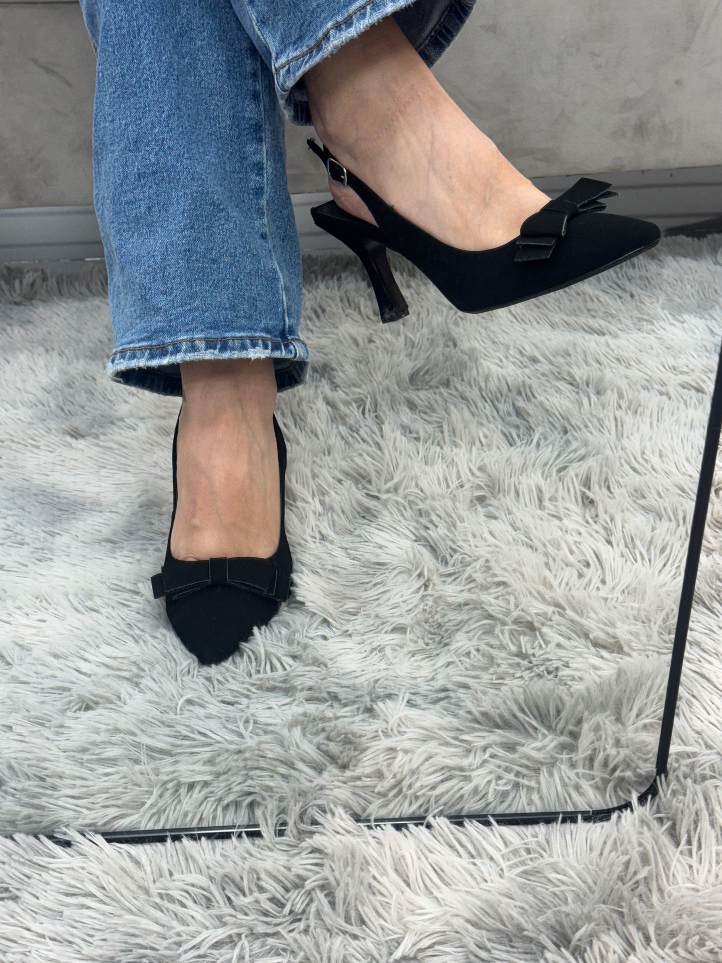 SILVIA Zapatilla de tacón Buck Negro con moño