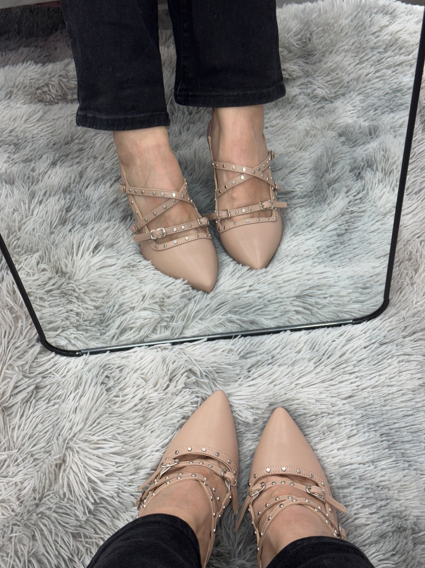 IVETTE Zapatilla de tacón Beige hebillas y estoperol