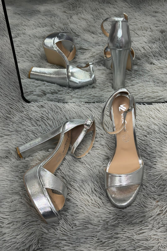 VENUS Sandalia de Tacon charol Plata