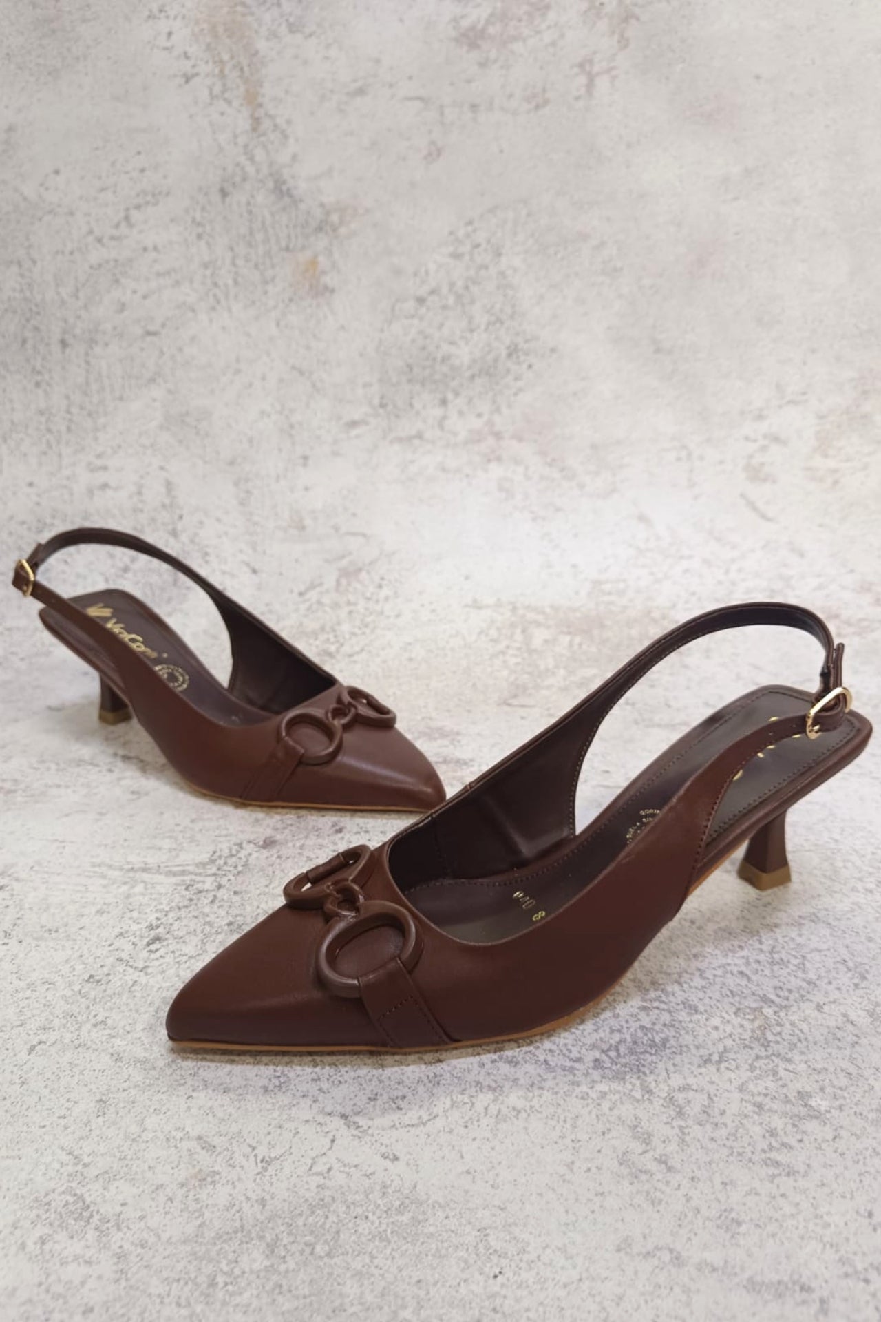 CAROLINA zapatilla con herraje café