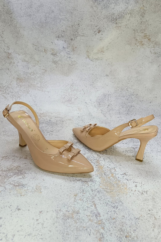 RAQUEL zapatilla de charol con moños neutro