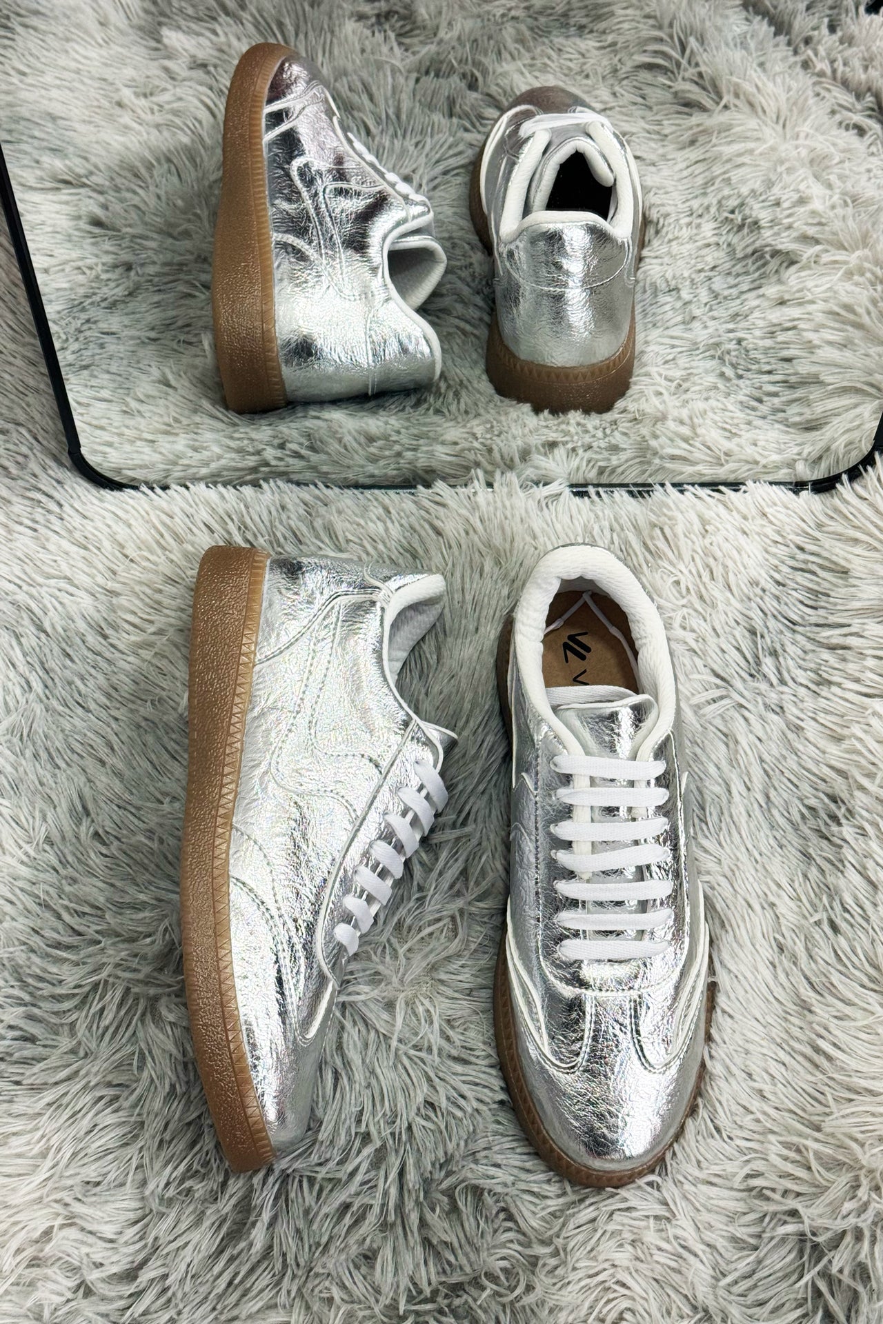 MIKA Tenis con suela de goma plata