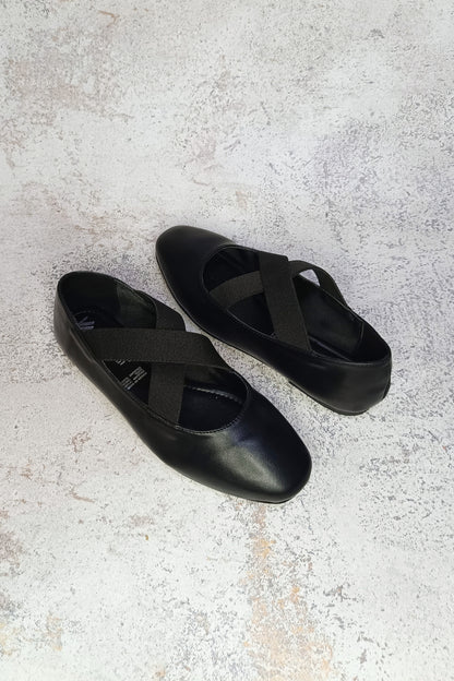 LIA balerina con elástico cruzado negra