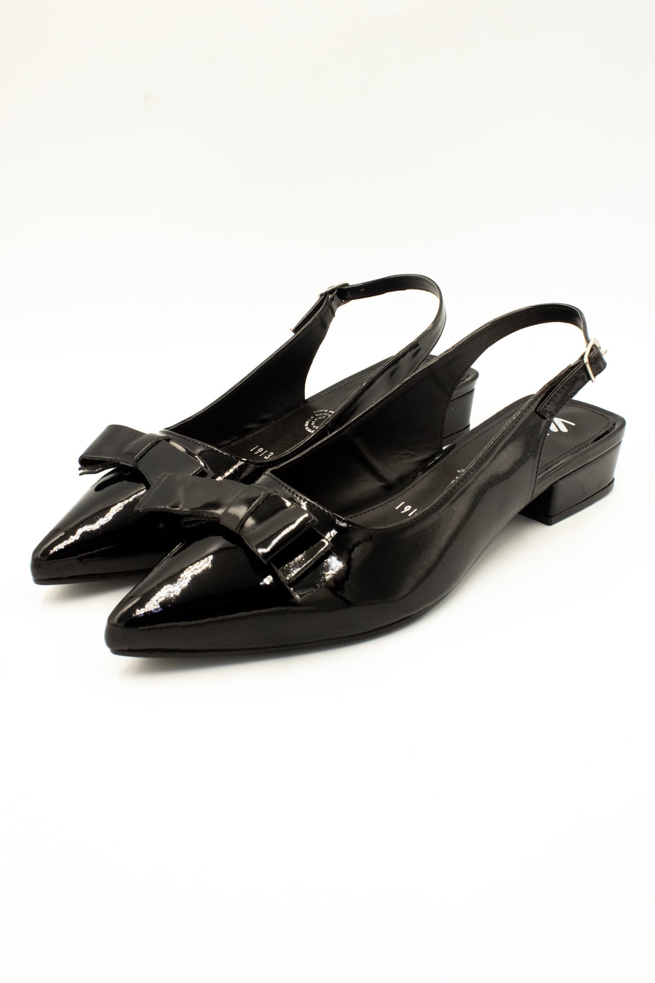 VIANEY Zapatilla de piso negra con moño