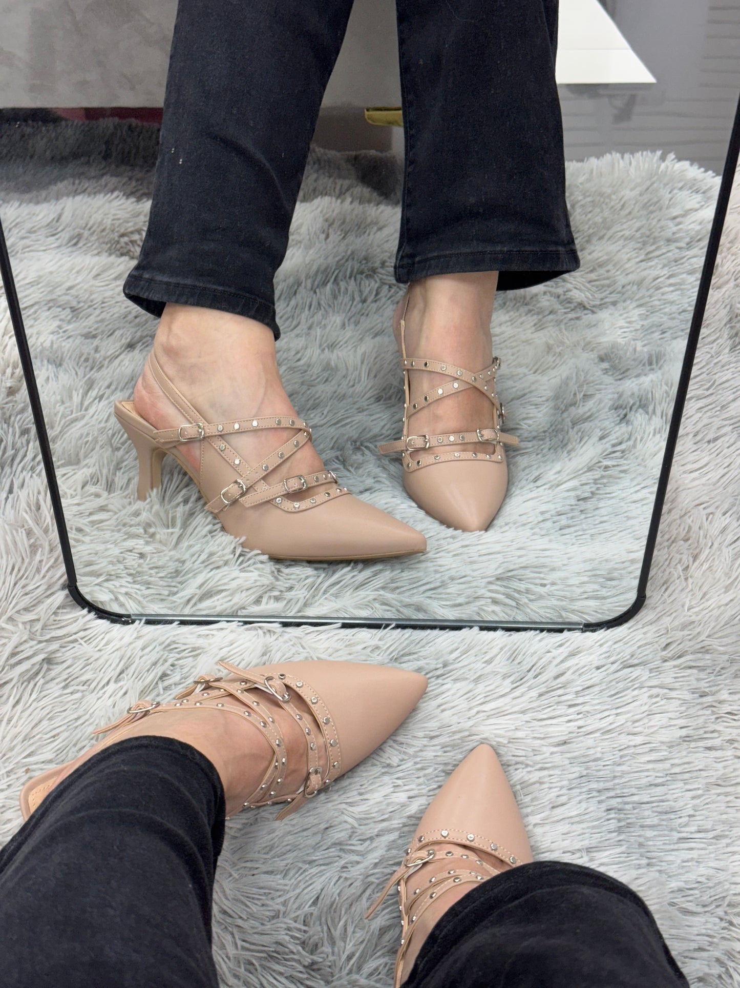 IVETTE Zapatilla de tacón Beige hebillas y estoperol