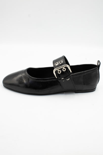 EVELYN Zapatilla de piso negro con herraje