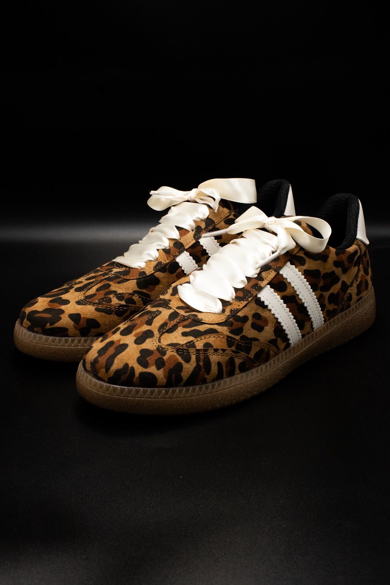 MIKA Tenis con suela de goma leopardo